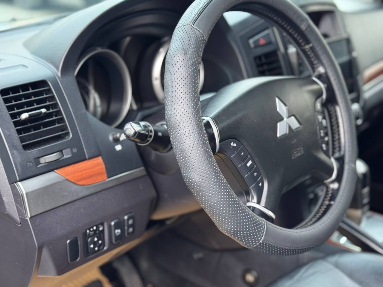 Mitsubishi Pajero Wagon 8
