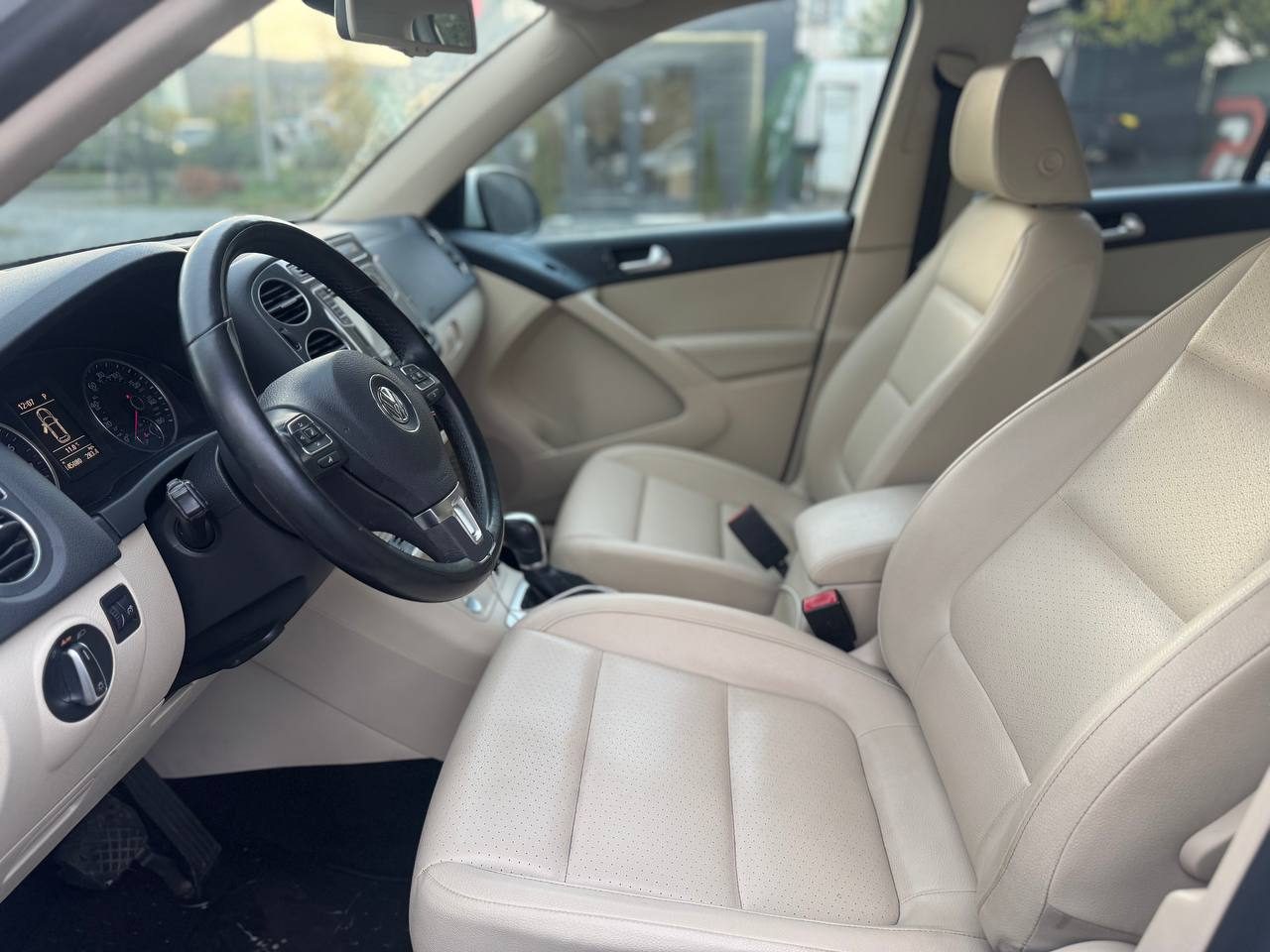 Volkswagen Tiguan 9