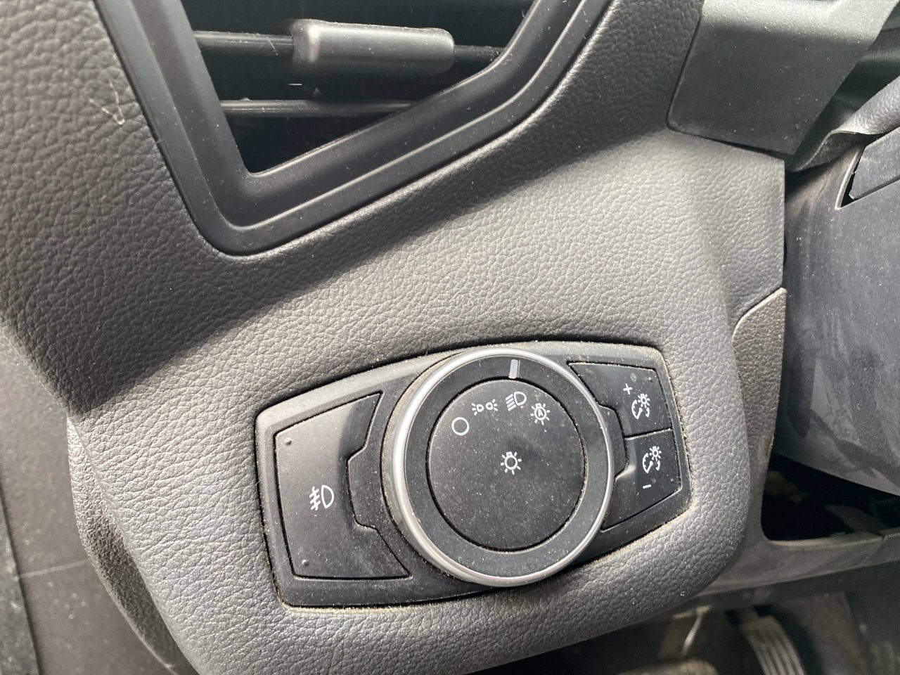 Ford C-Max 8