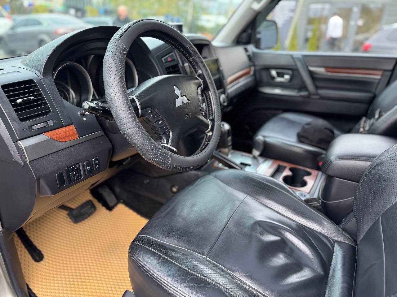 Mitsubishi Pajero Wagon 9