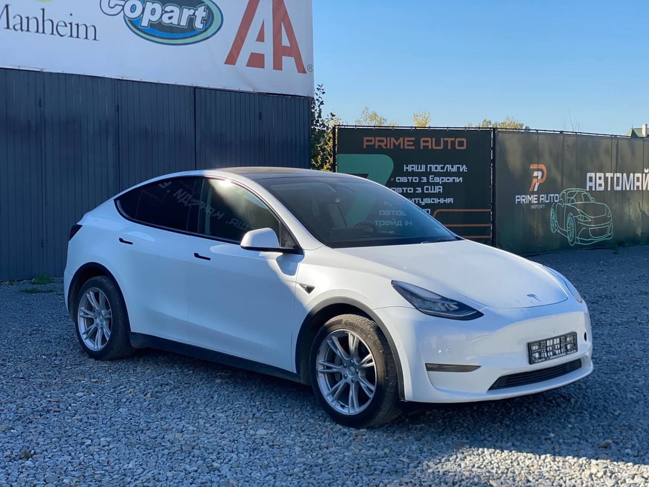 Tesla Model Y 3