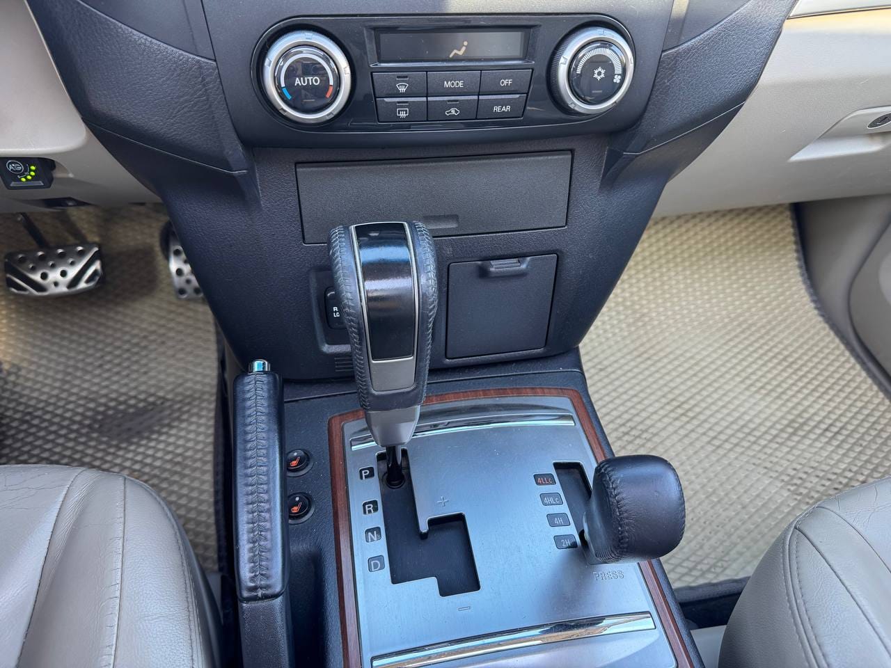 Mitsubishi Pajero 16