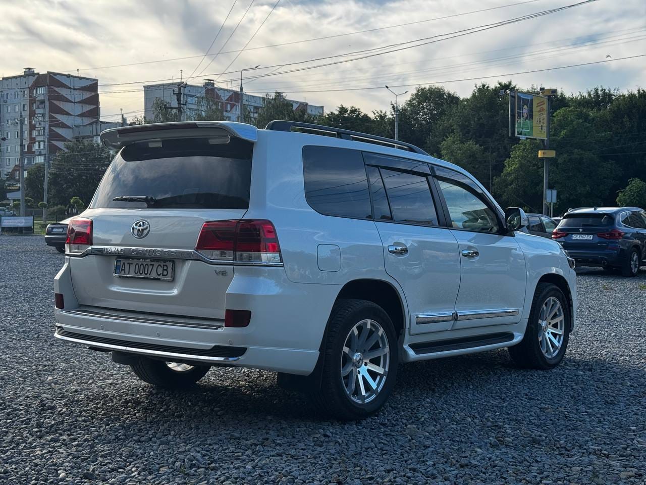 Toyota Land Cruiser 200 3
