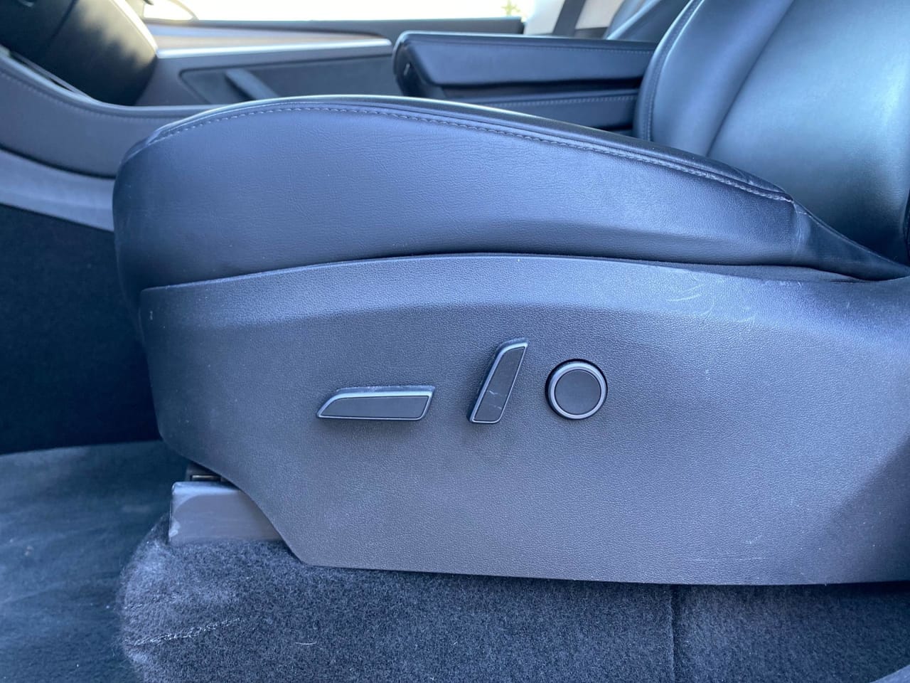 Tesla Model Y 8