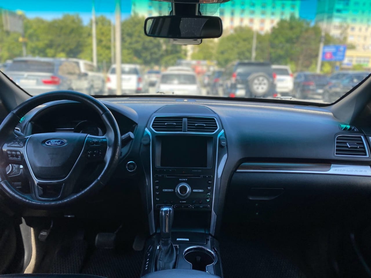 Ford Explorer 18