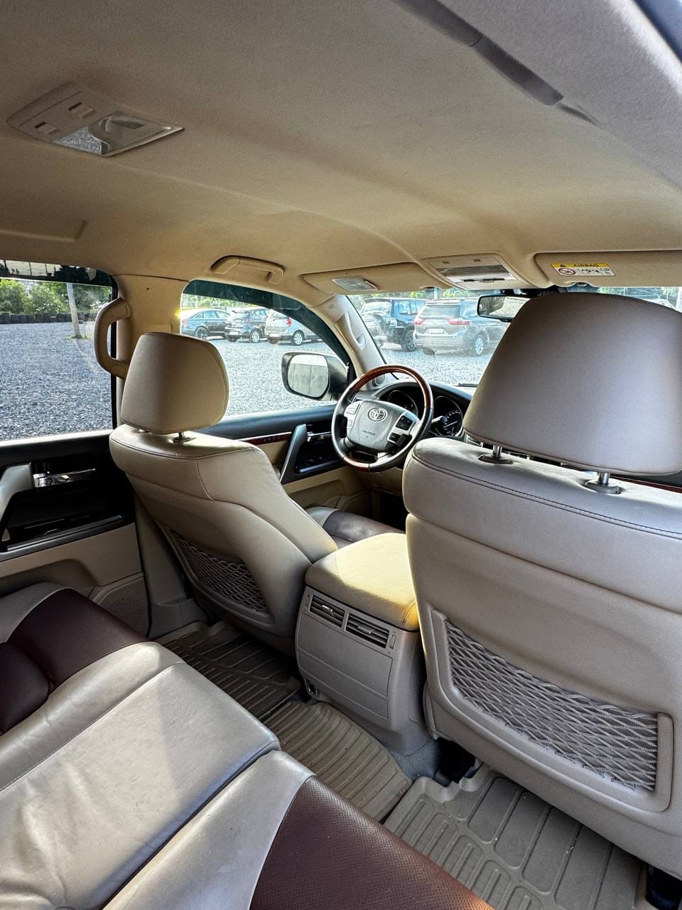 Toyota Land Cruiser 200 11