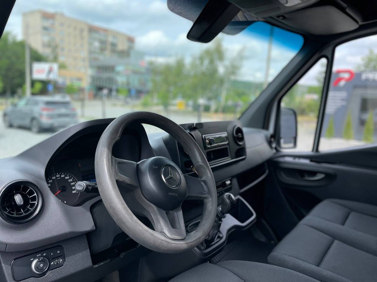Mercedes-Benz Sprinter 319 10