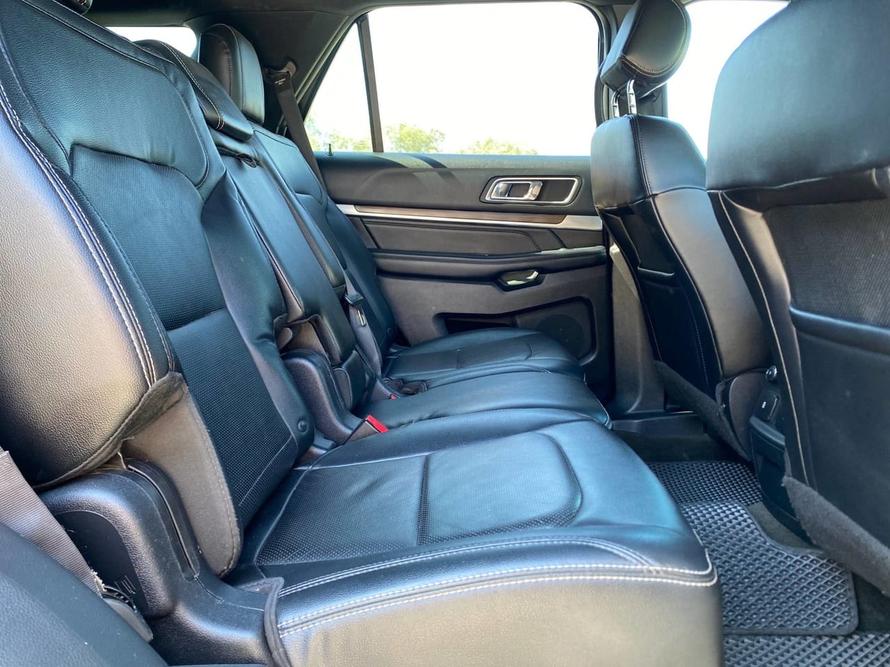 Ford Explorer 16