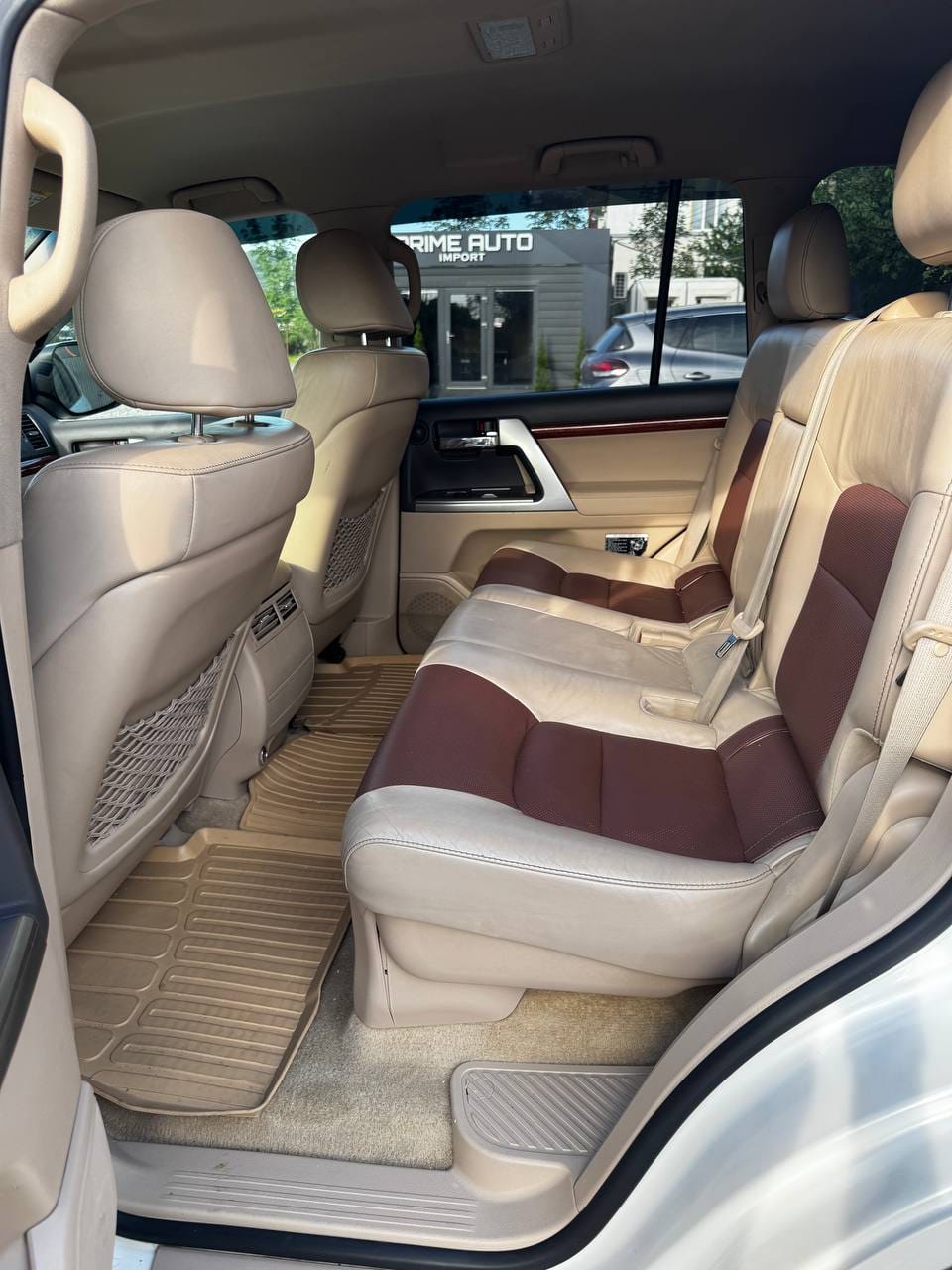 Toyota Land Cruiser 200 14