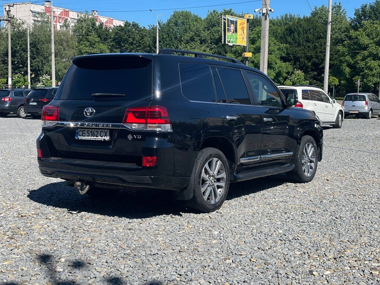 Toyota Land Cruiser 200 4