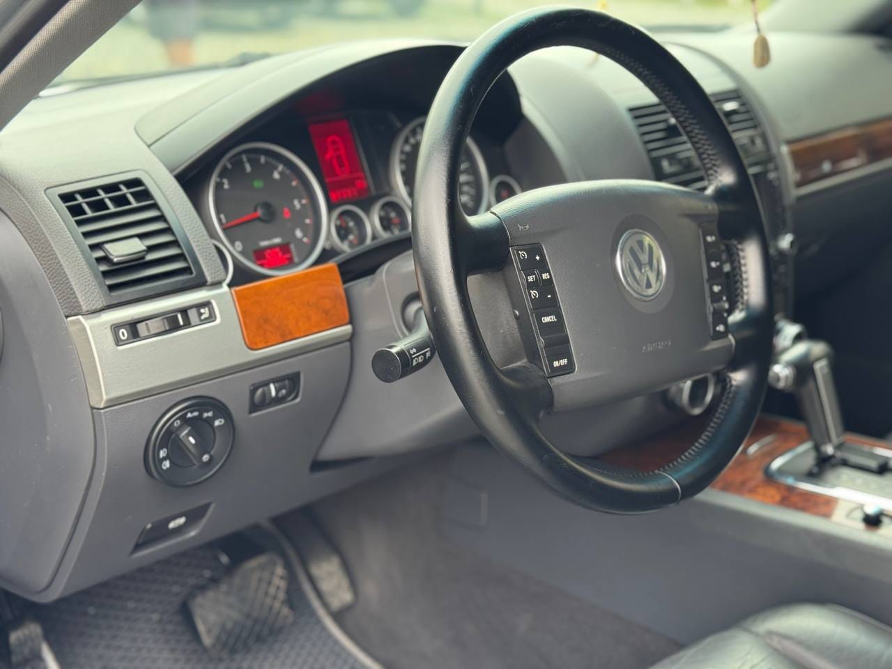 Volkswagen Touareg 8