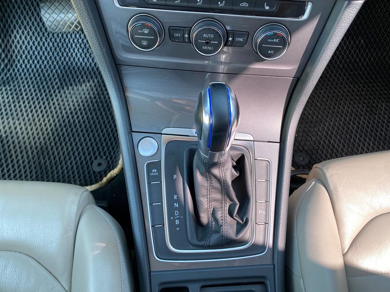 Volkswagen e-Golf 12