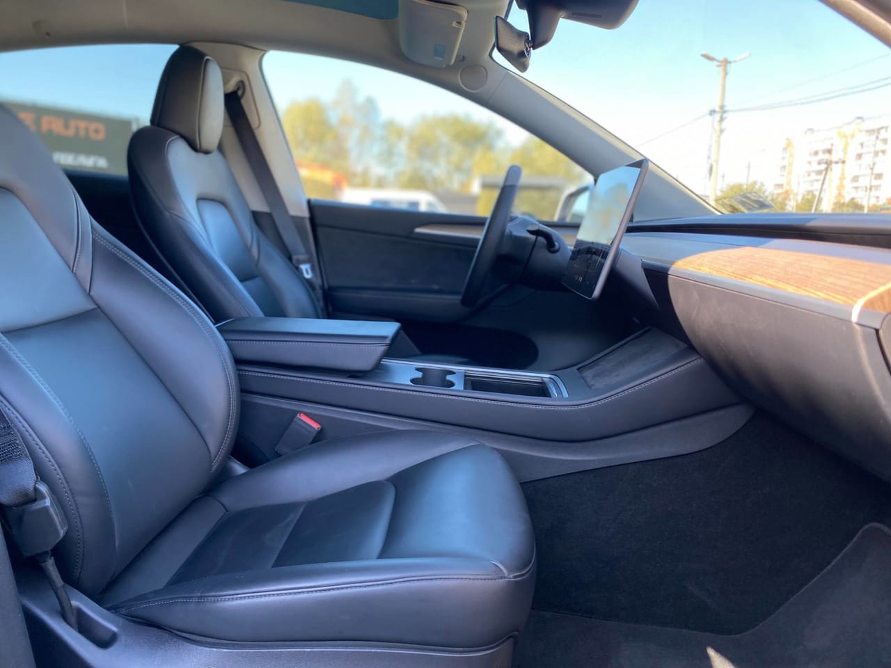 Tesla Model Y 12