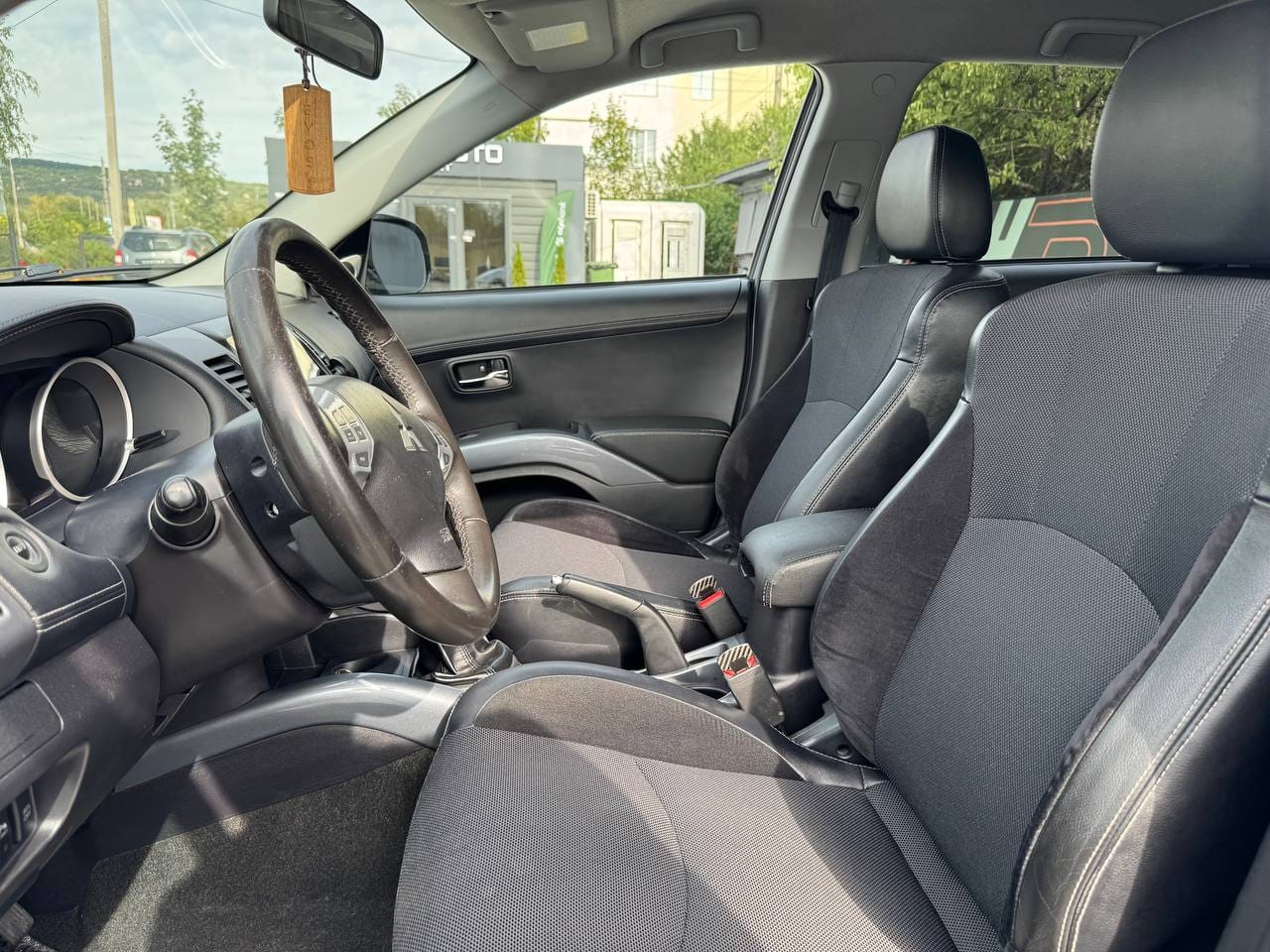 Mitsubishi Outlander 12