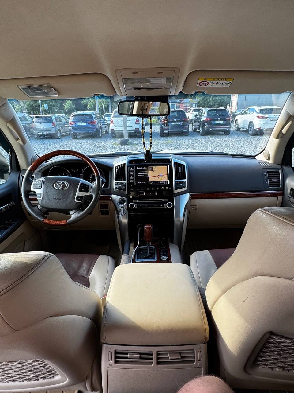 Toyota Land Cruiser 200 13