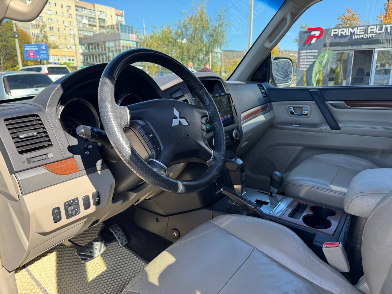 Mitsubishi Pajero 11