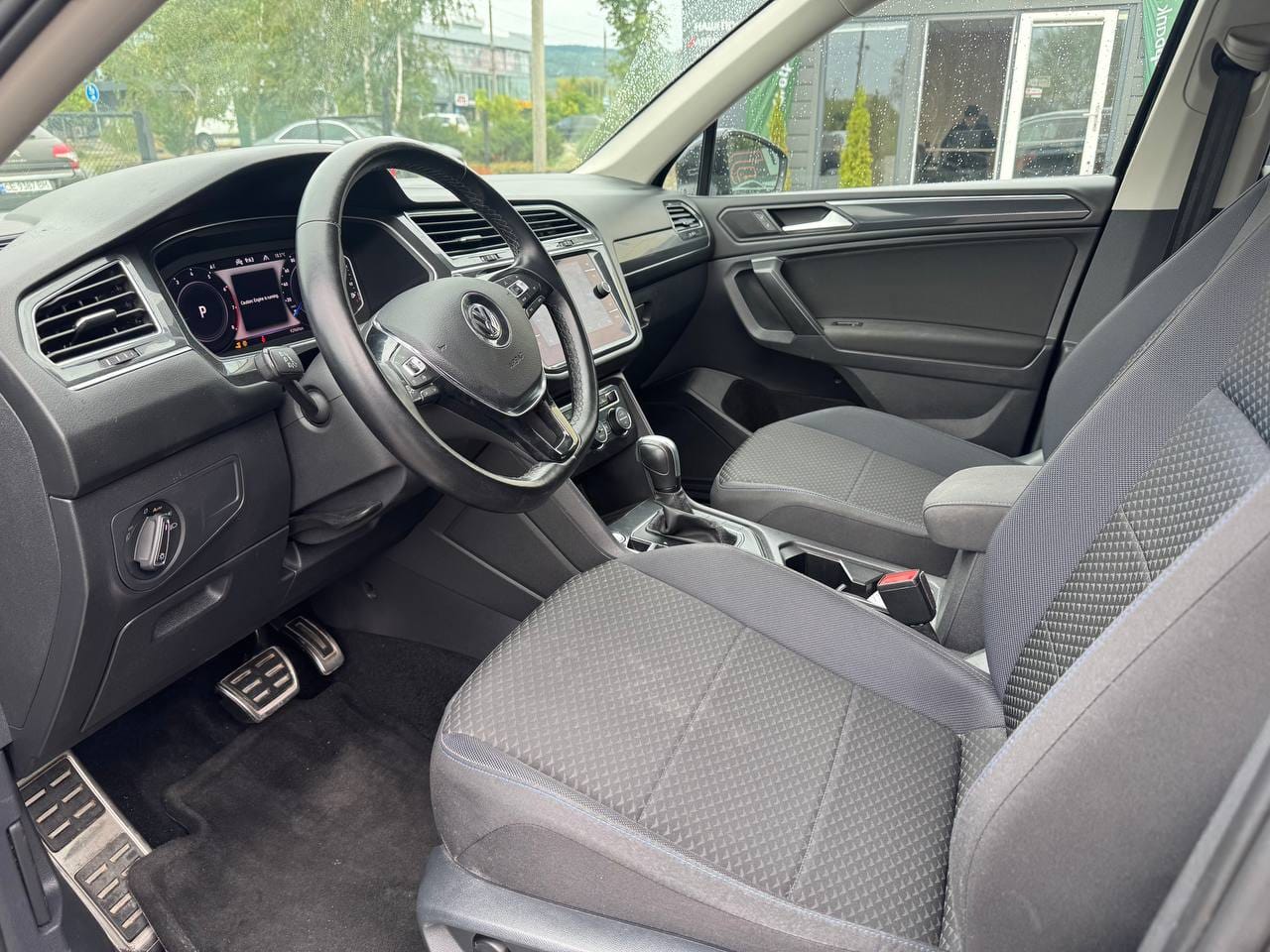 Volkswagen Tiguan 9