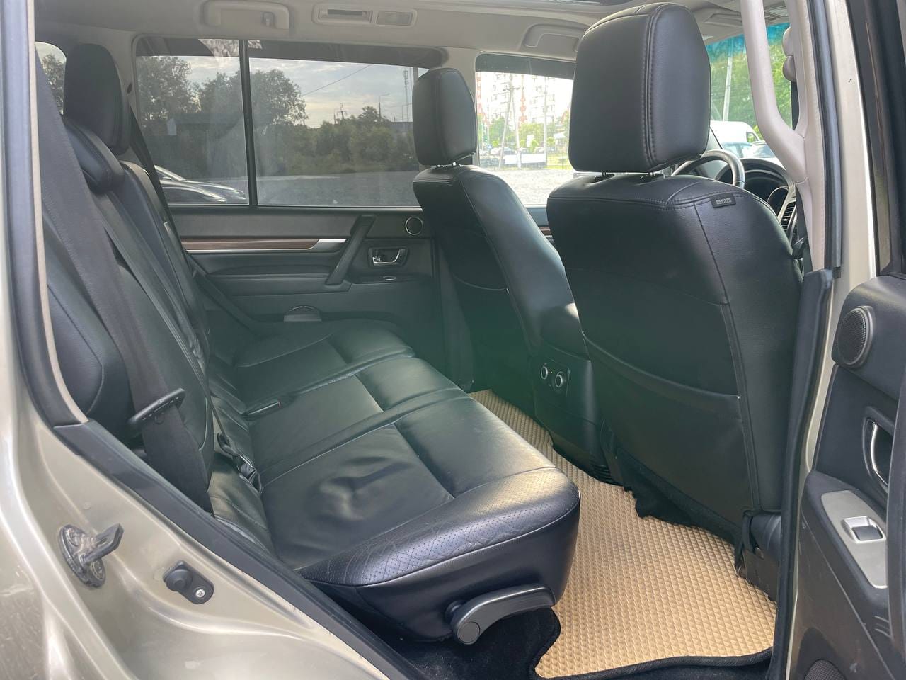 Mitsubishi Pajero Wagon 13