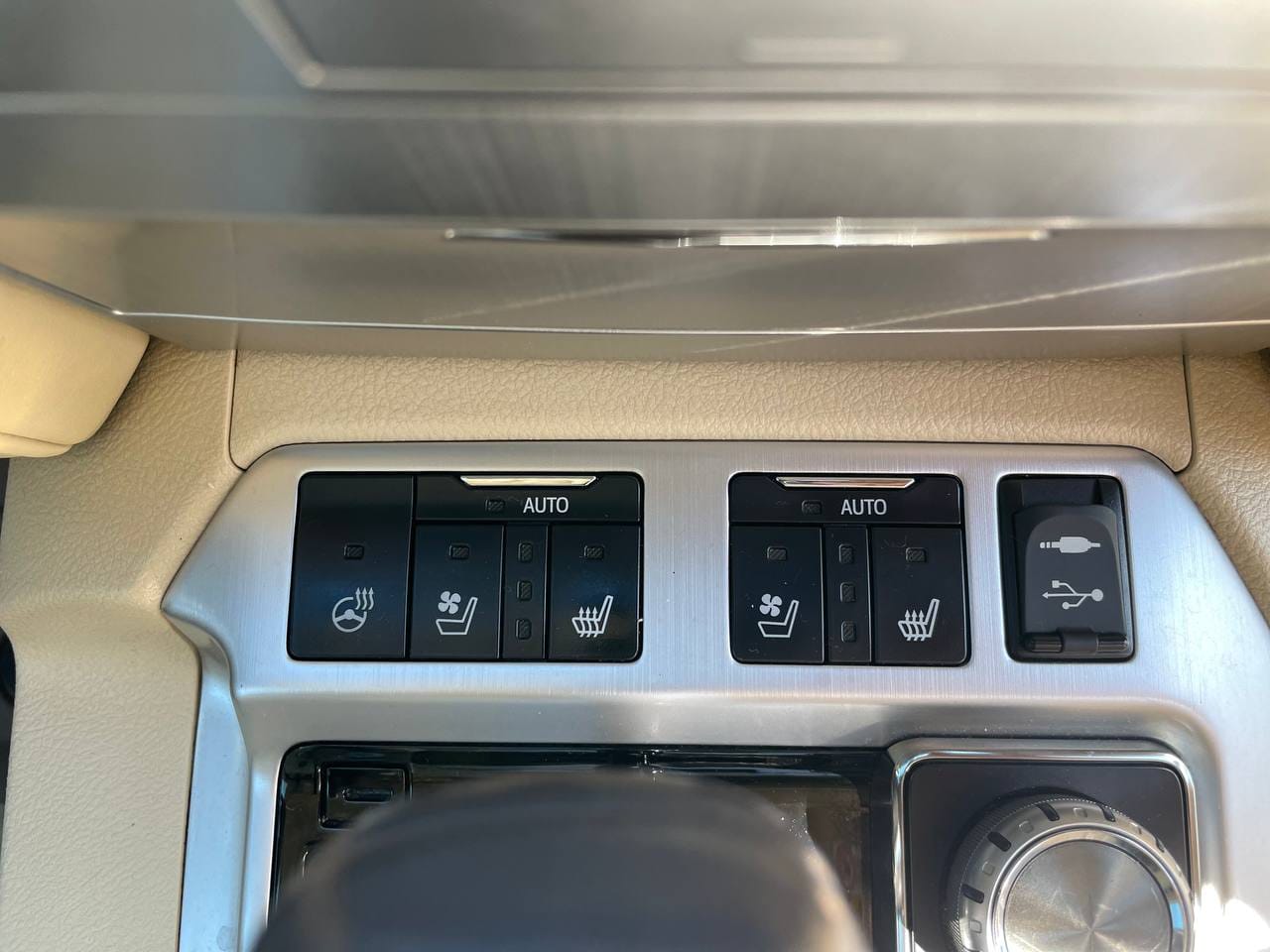 Toyota Land Cruiser 200 14