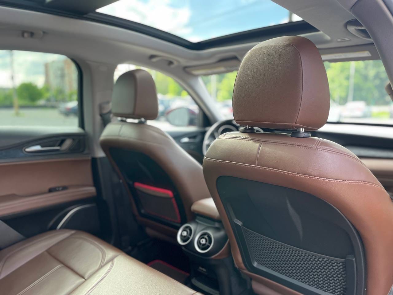 Alfa Romeo Stelvio 12