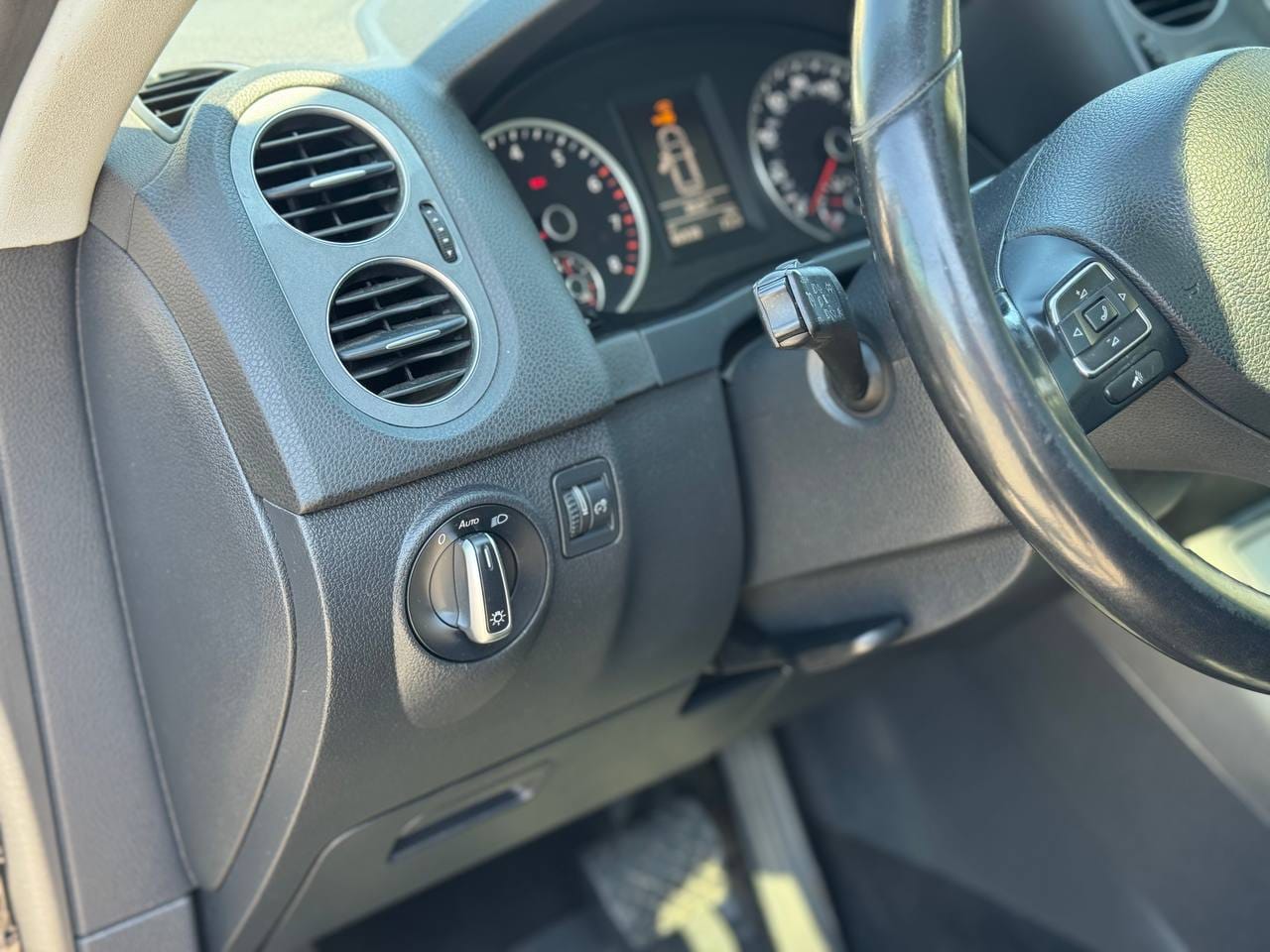 Volkswagen Tiguan 9