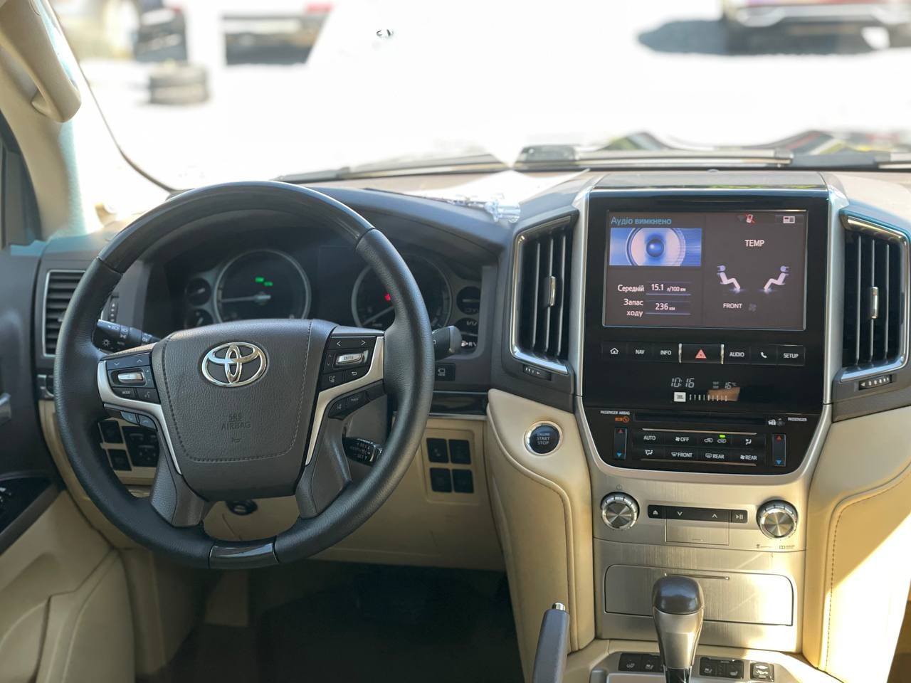 Toyota Land Cruiser 200 19