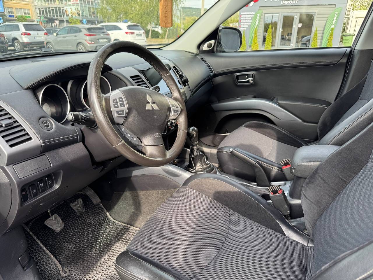 Mitsubishi Outlander 11