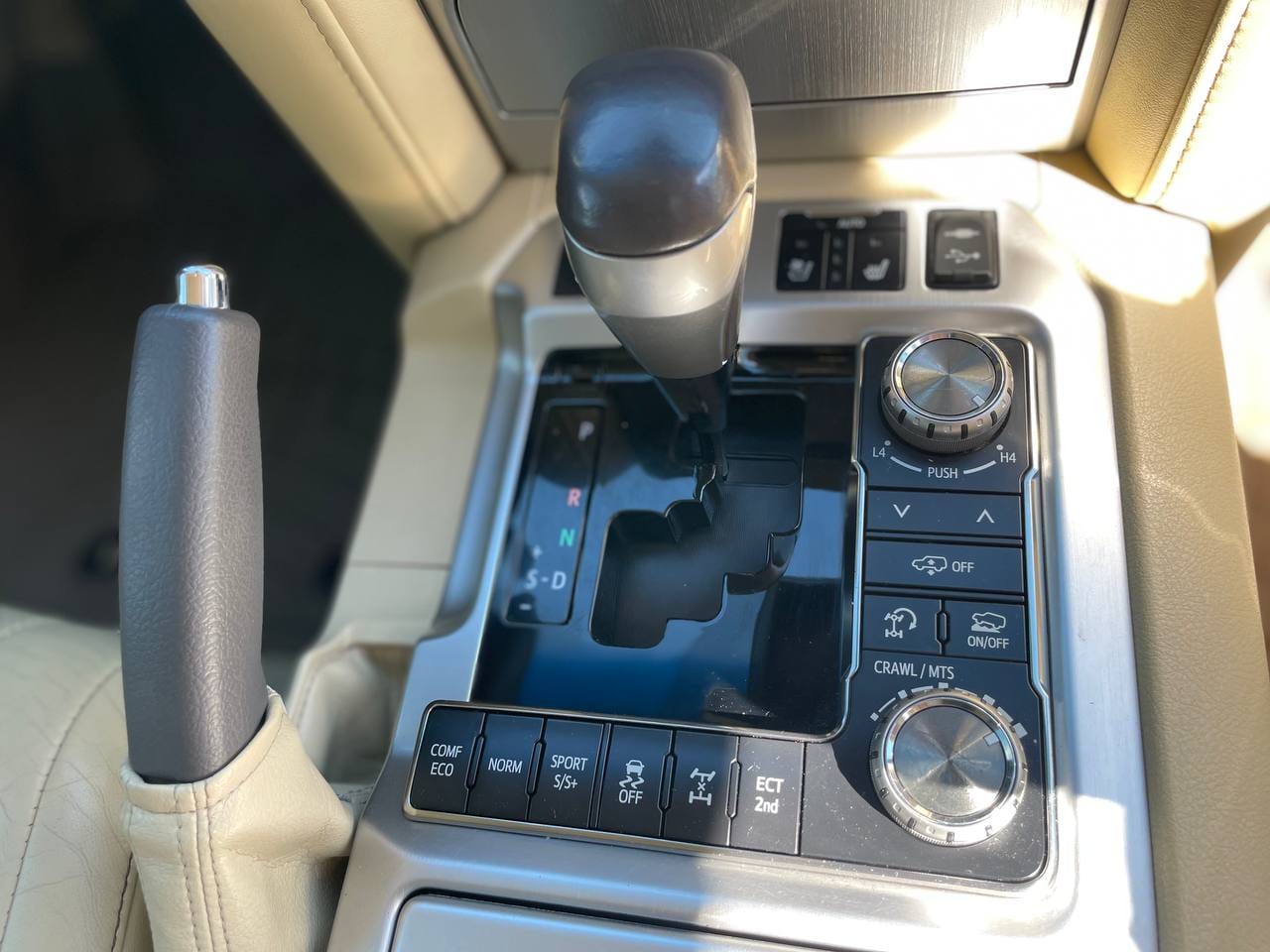 Toyota Land Cruiser 200 15