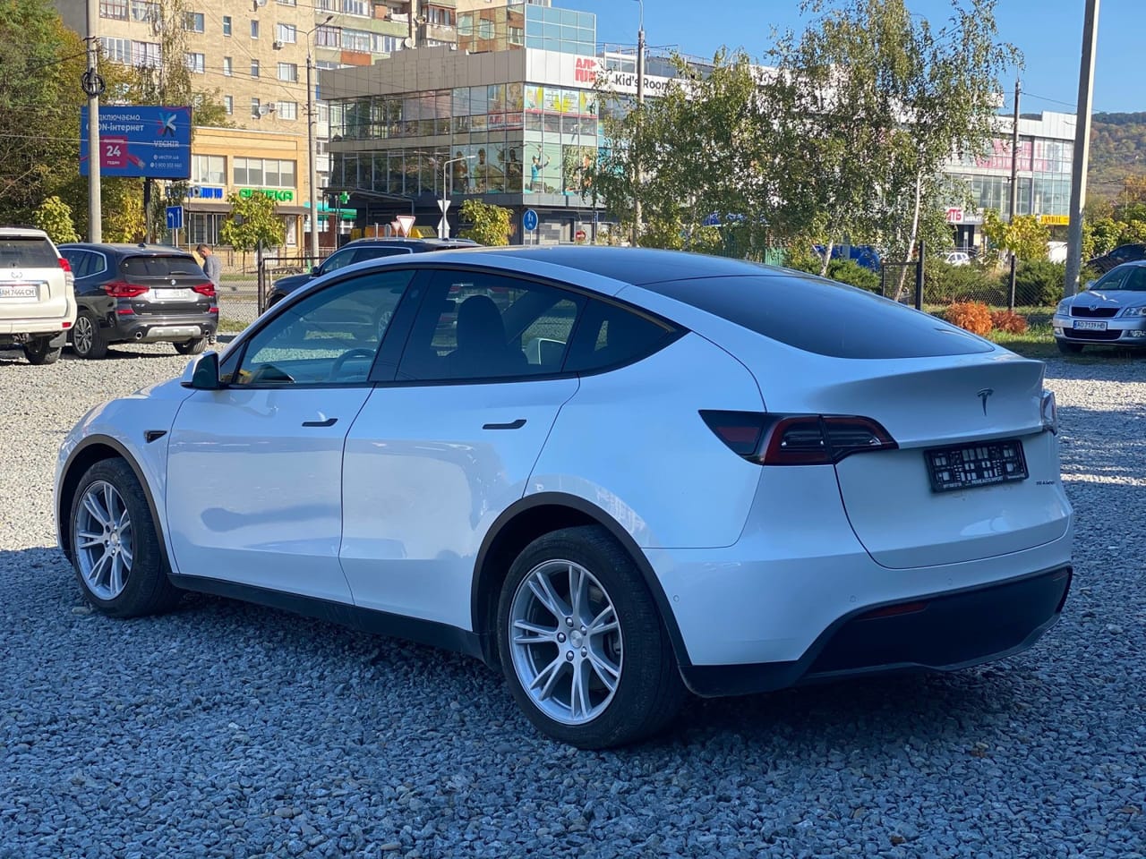 Tesla Model Y 6
