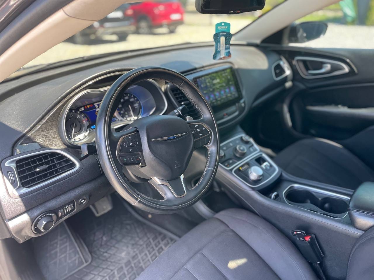 Chrysler 200 10