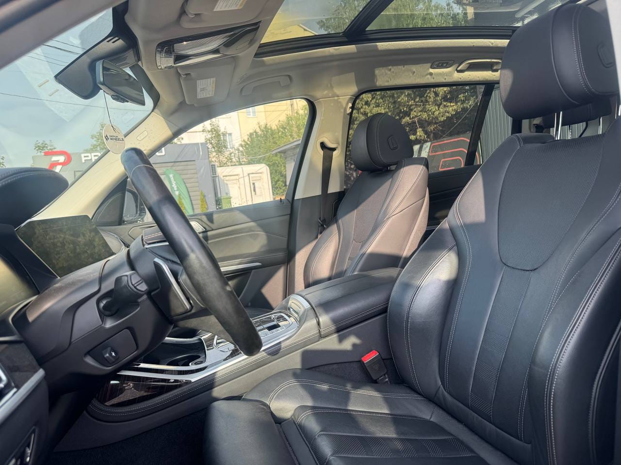 BMW X7 11