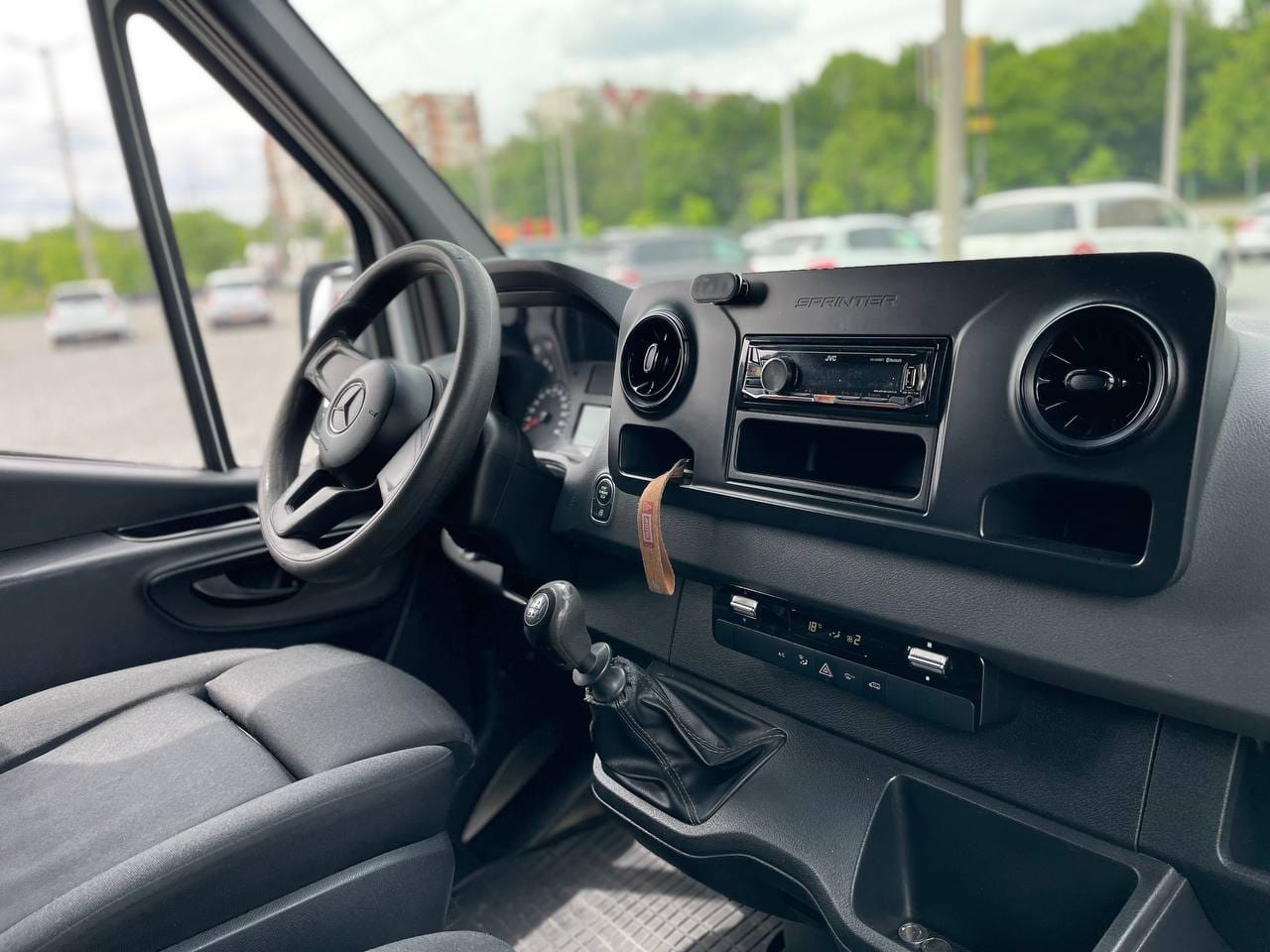 Mercedes-Benz Sprinter 319 12