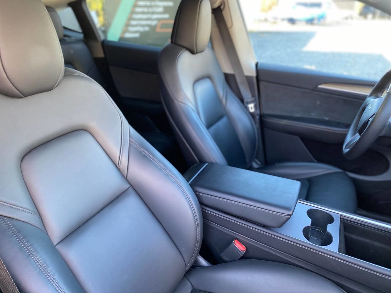 Tesla Model Y 16
