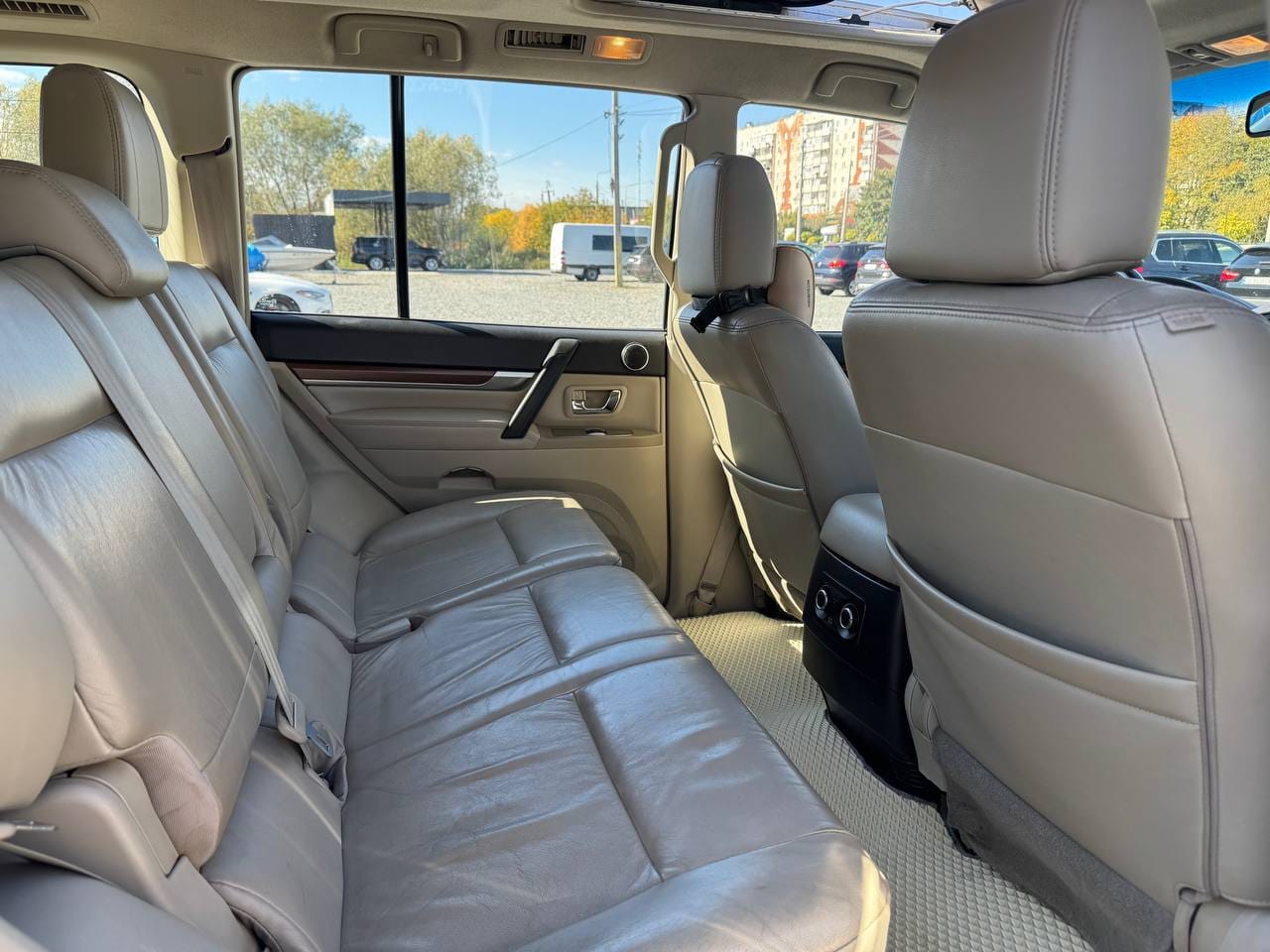 Mitsubishi Pajero 19