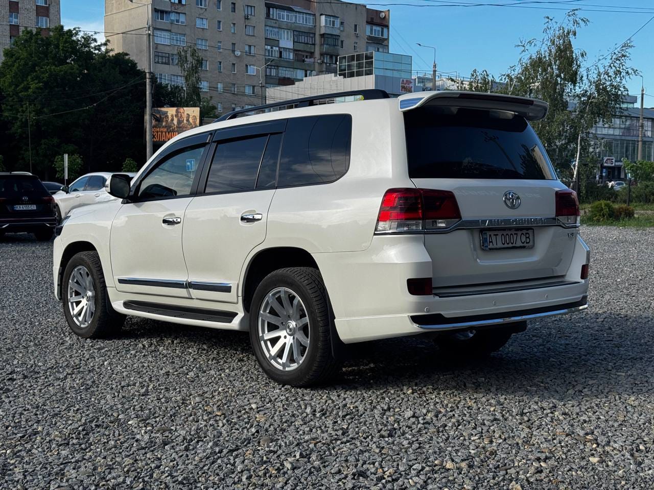 Toyota Land Cruiser 200 2