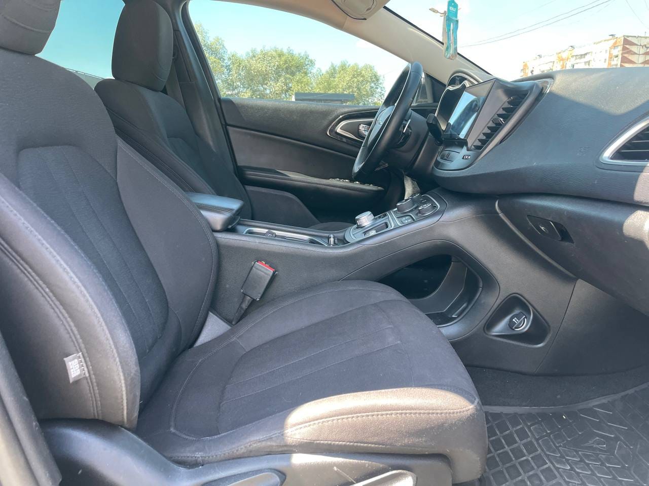 Chrysler 200 16