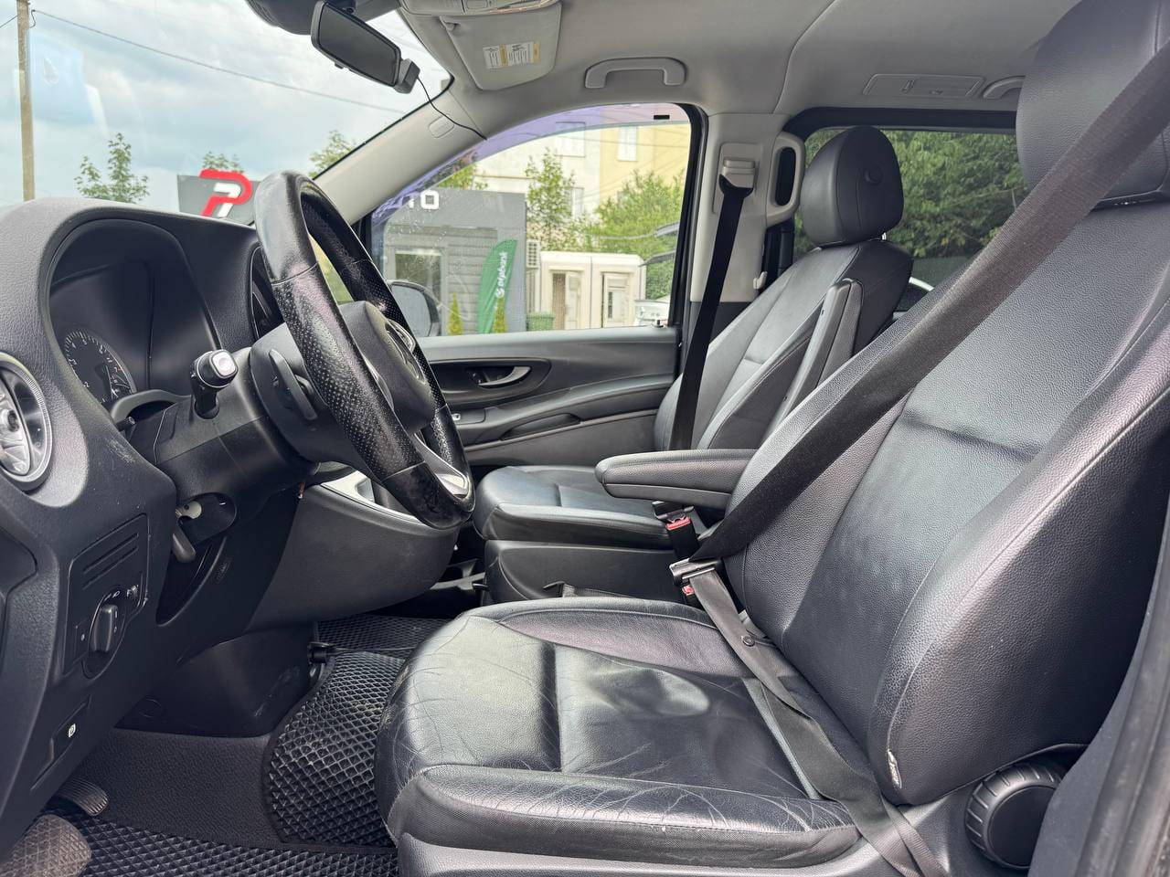 Mercedes-Benz Metris 9