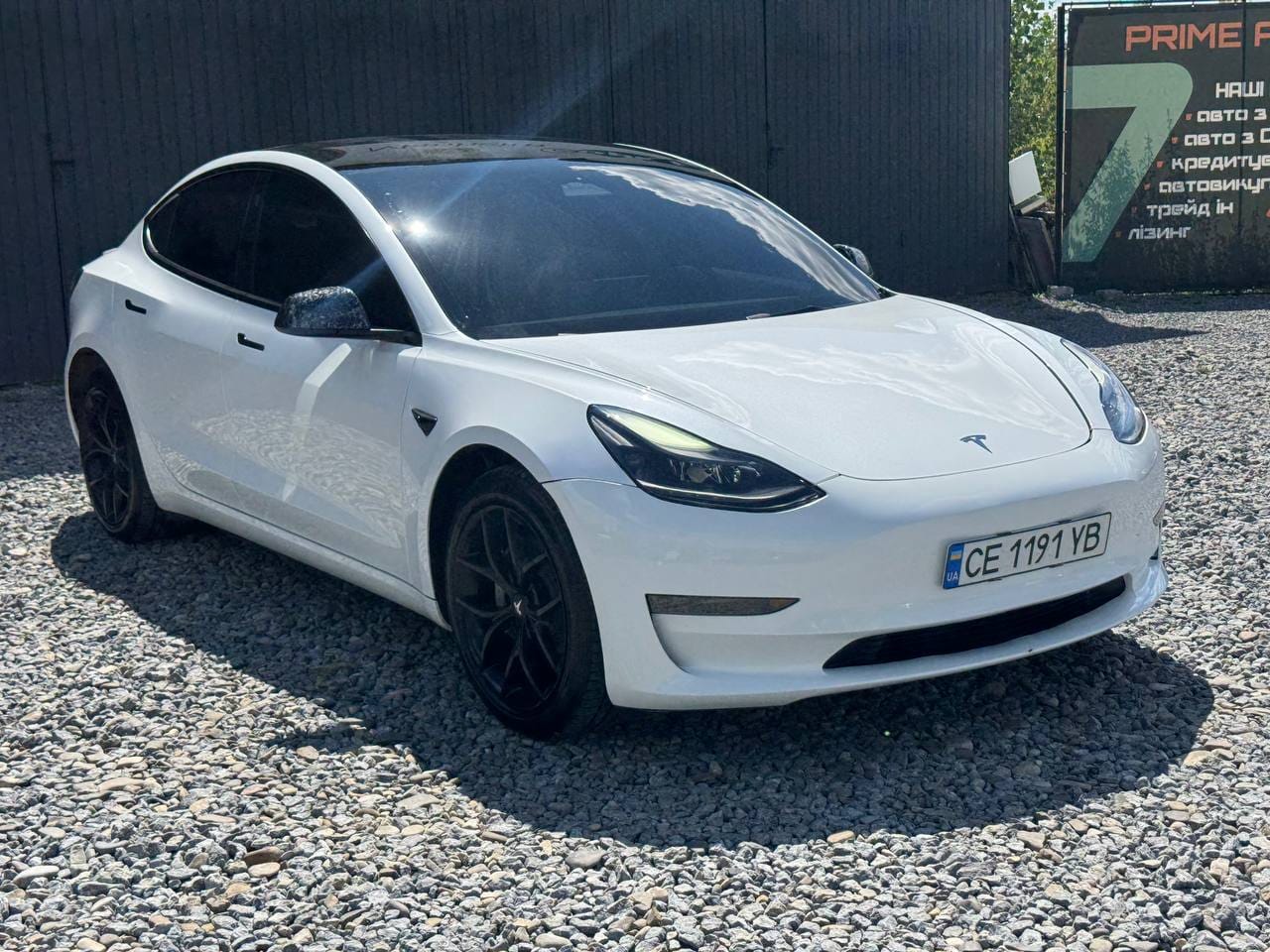 Tesla Model 3 4