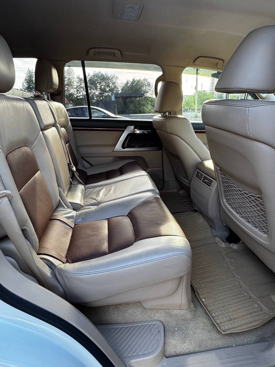 Toyota Land Cruiser 200 9