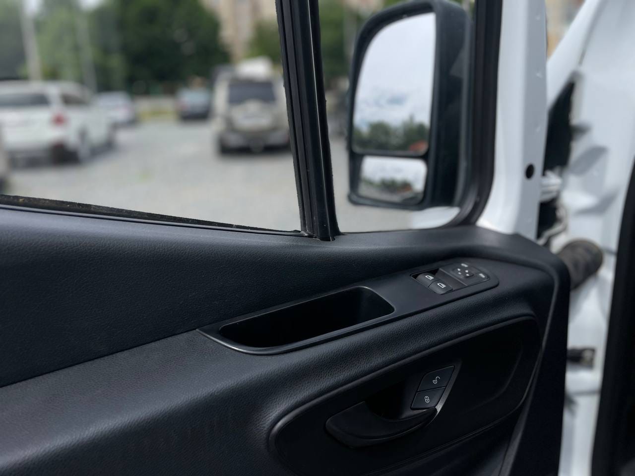 Mercedes-Benz Sprinter 319 8