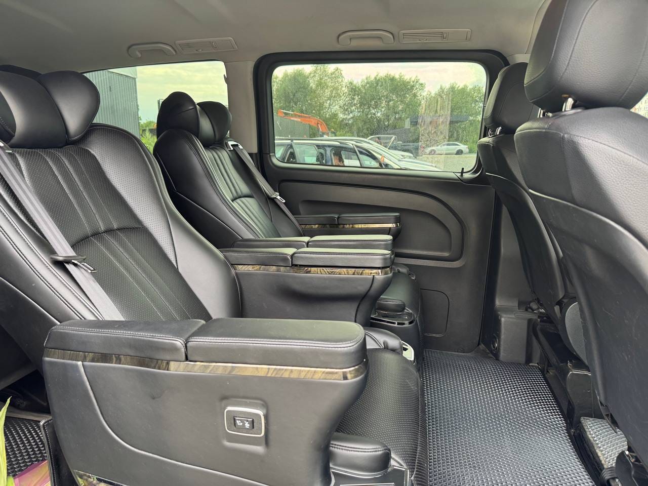 Mercedes-Benz Metris 13