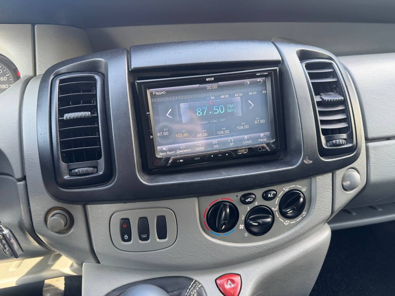 Renault Trafic 13