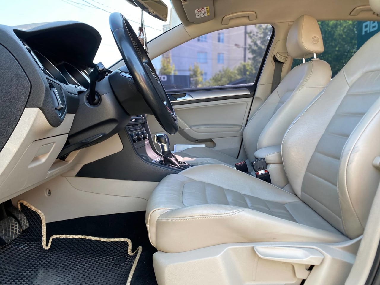 Volkswagen e-Golf 8