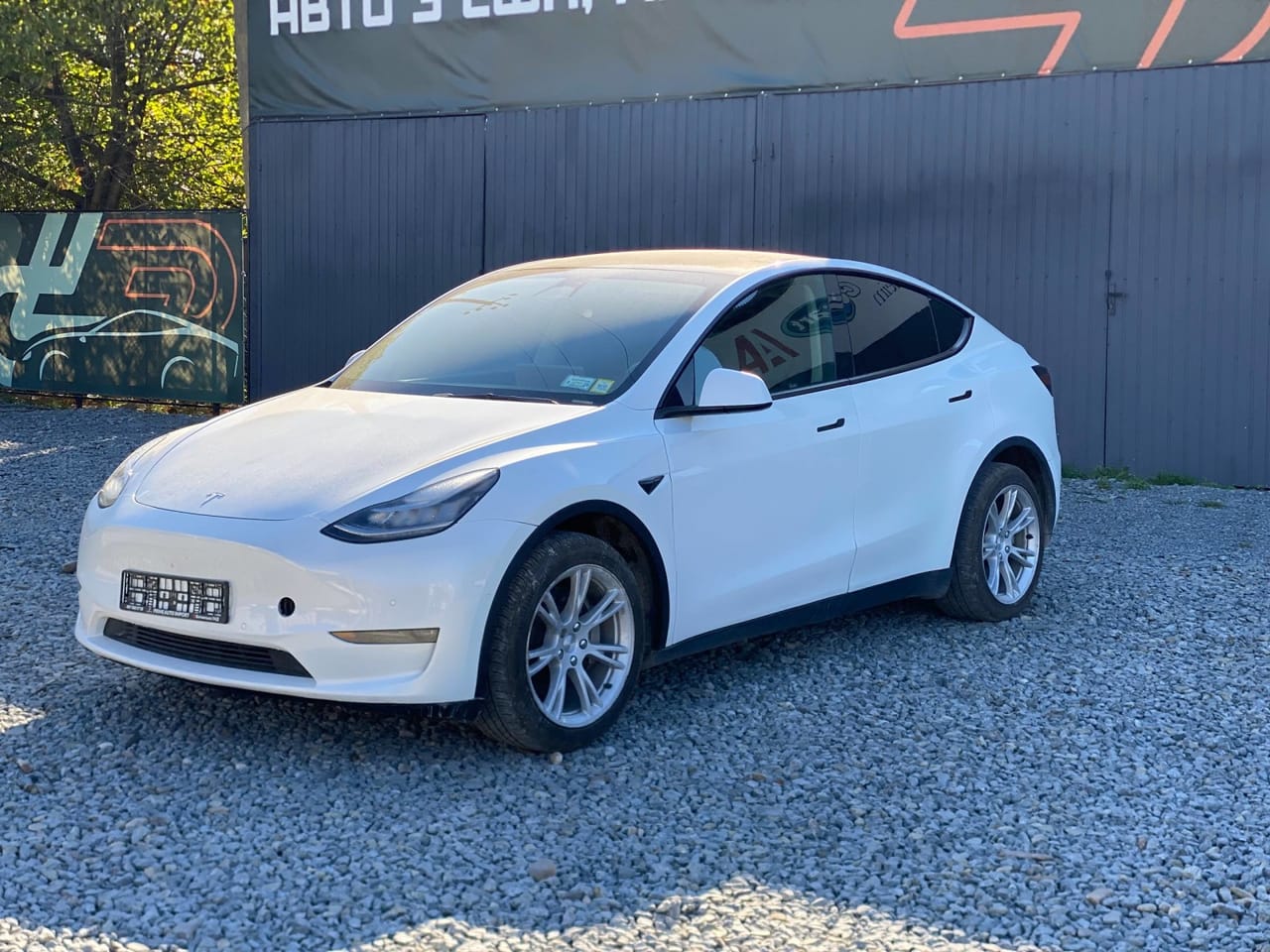Tesla Model Y 2