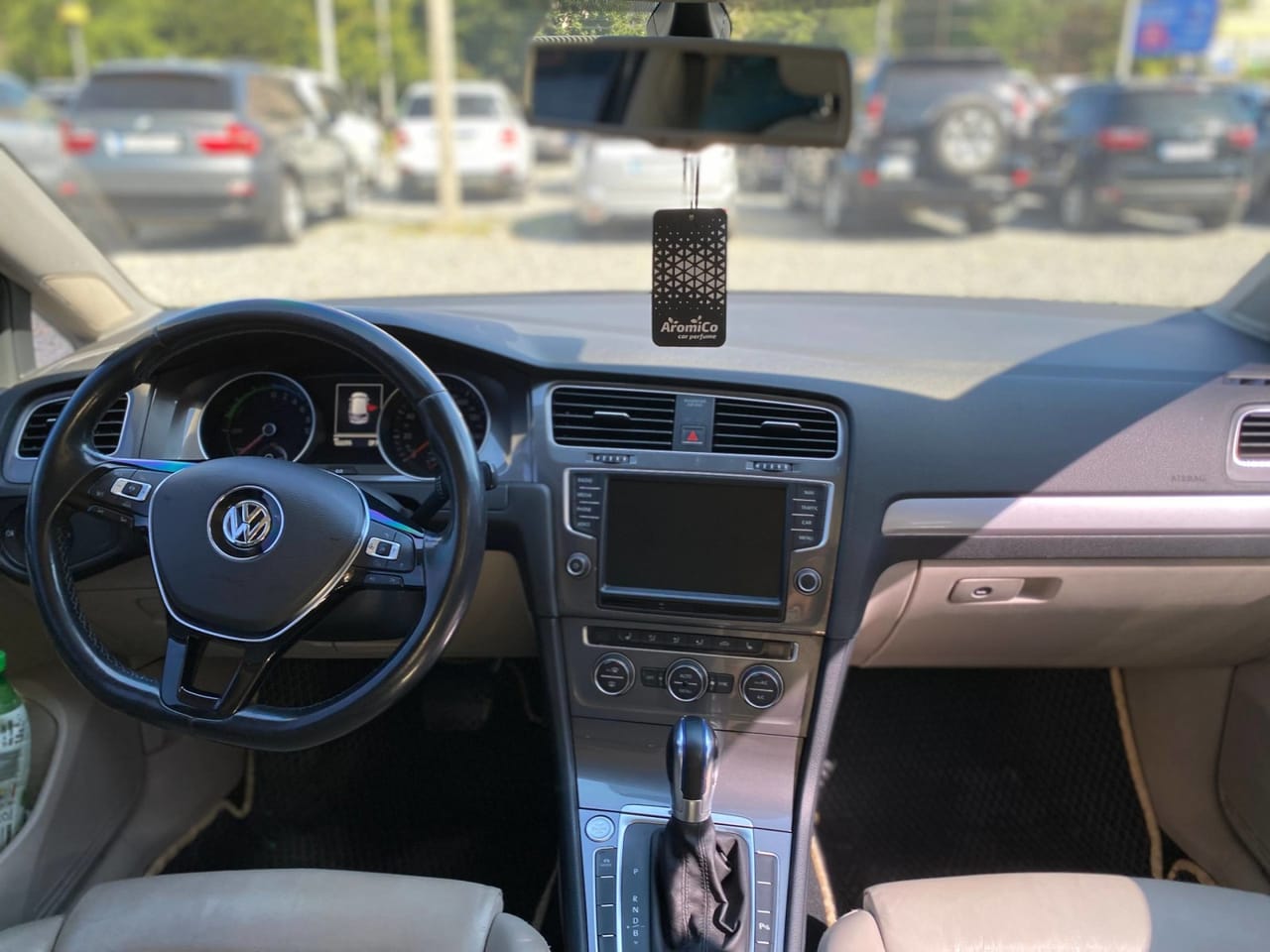 Volkswagen e-Golf 16