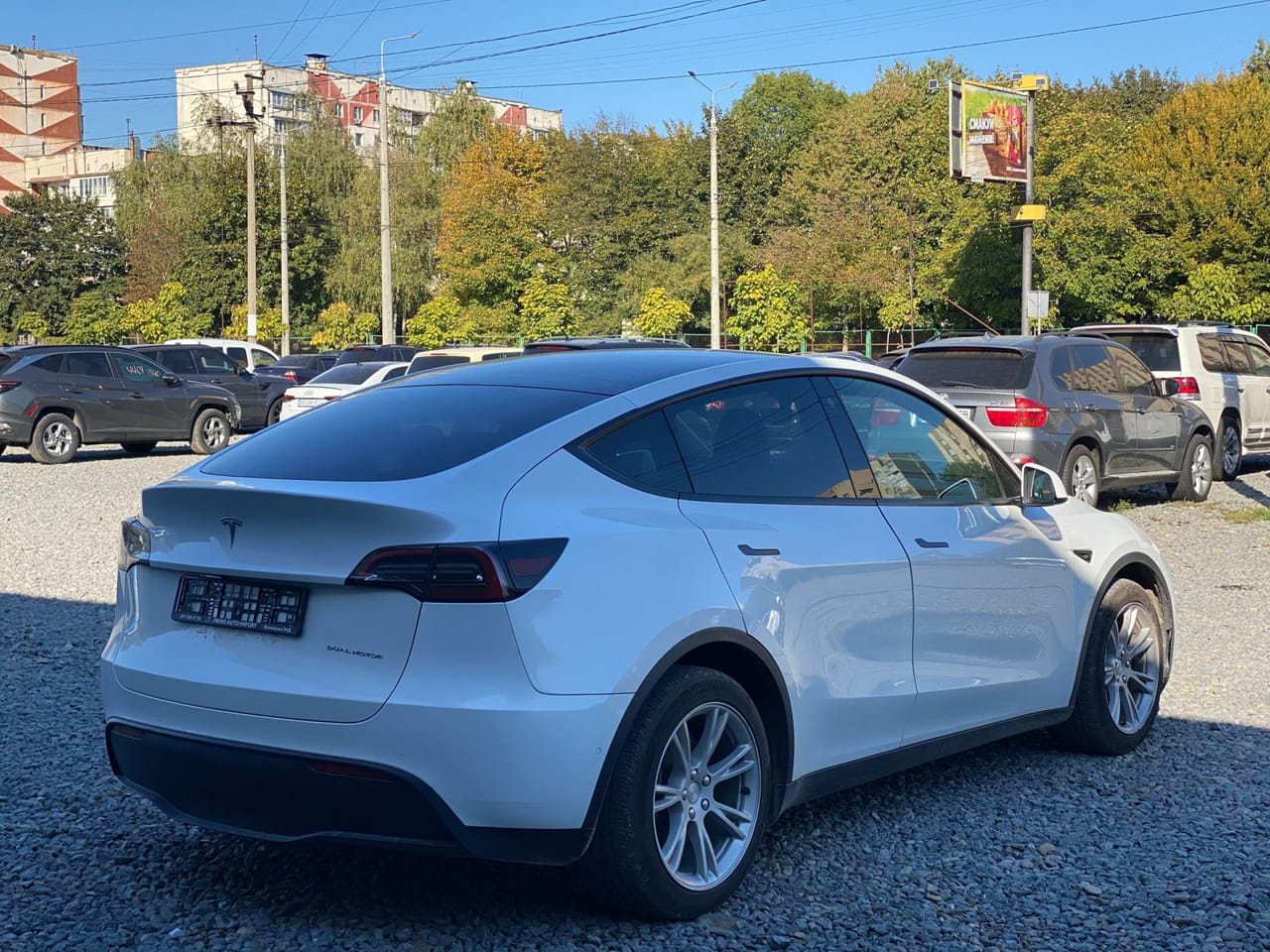 Tesla Model Y 4