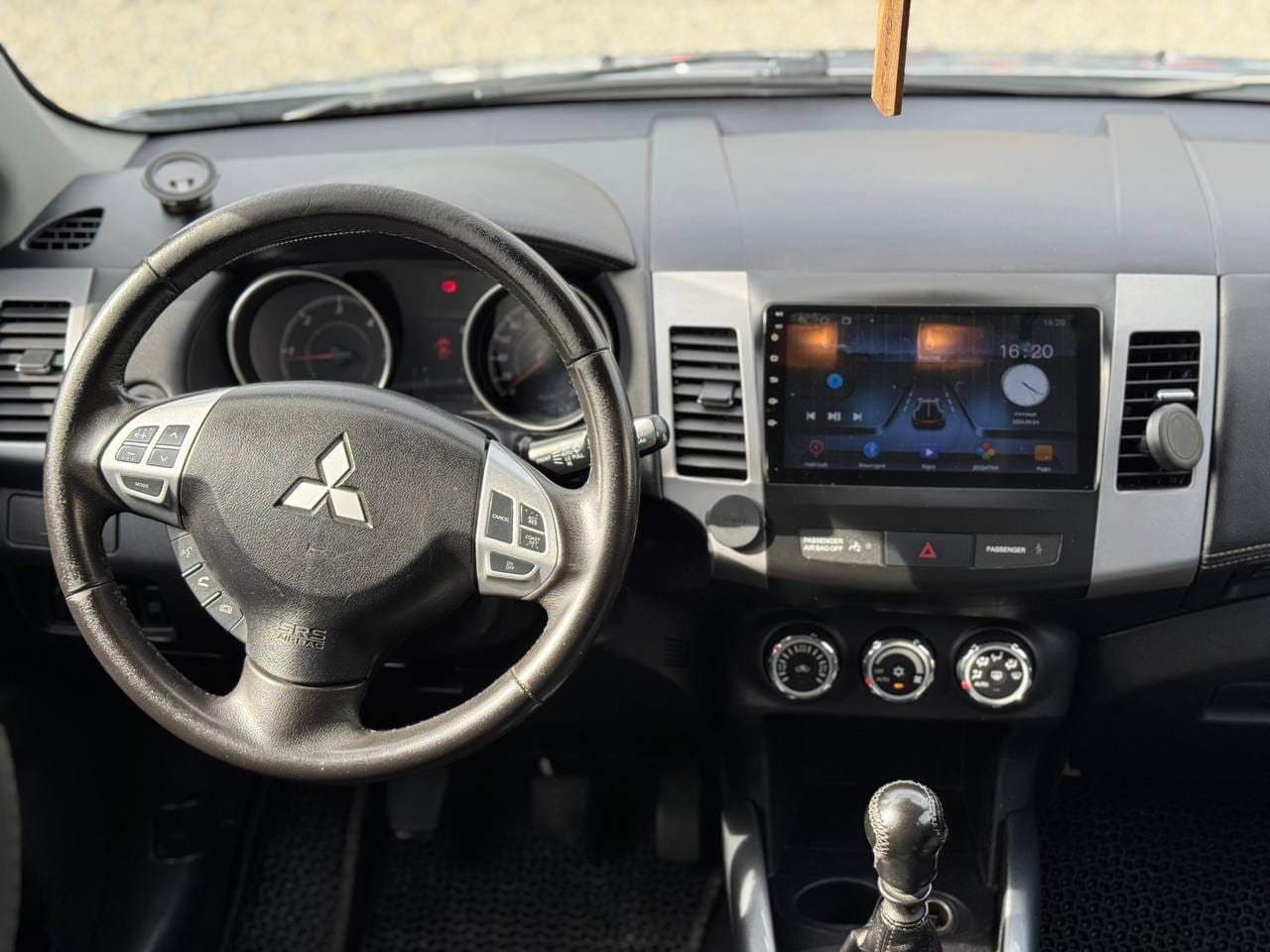 Mitsubishi Outlander 23